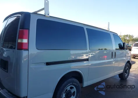 2003 Chevrolet Express from USA, damaged, VIN 1GCFG25T031101266